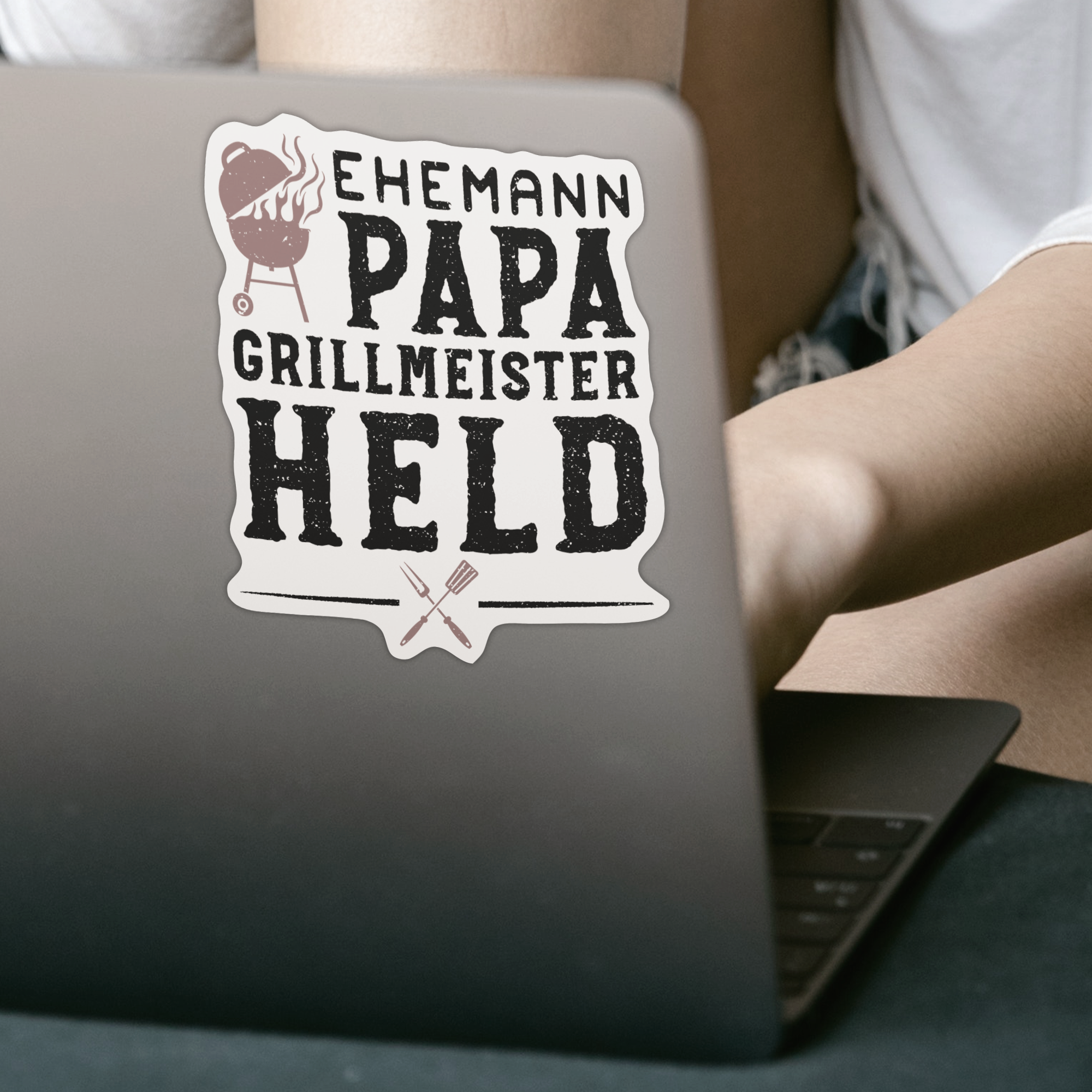 Ehemann Papa Grillmeister Held Sticker - DESIGNSBYJNK5.COM