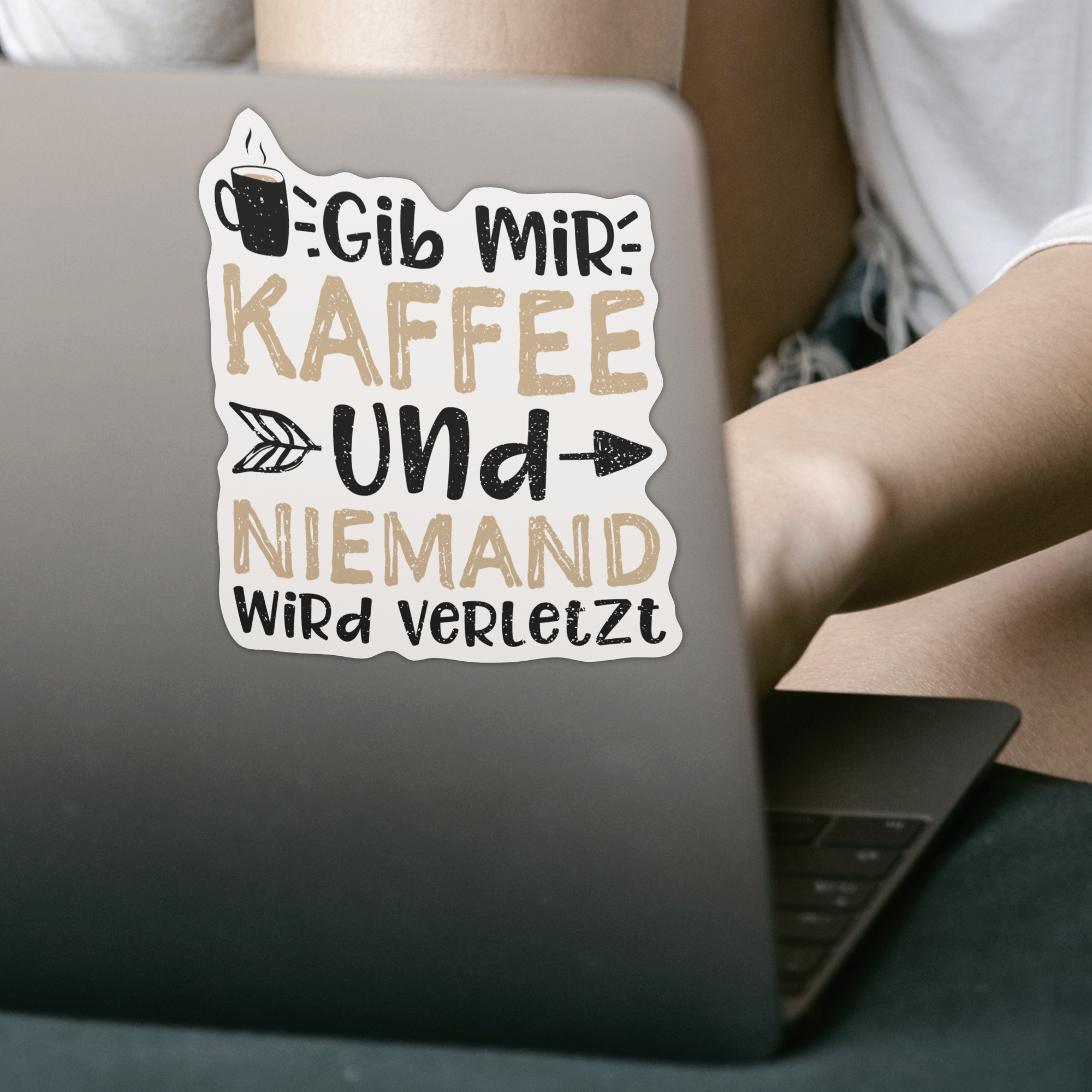 Gib Mir Kaffee Und Niemand Wird Verletzt Sticker - DESIGNSBYJNK5.COM