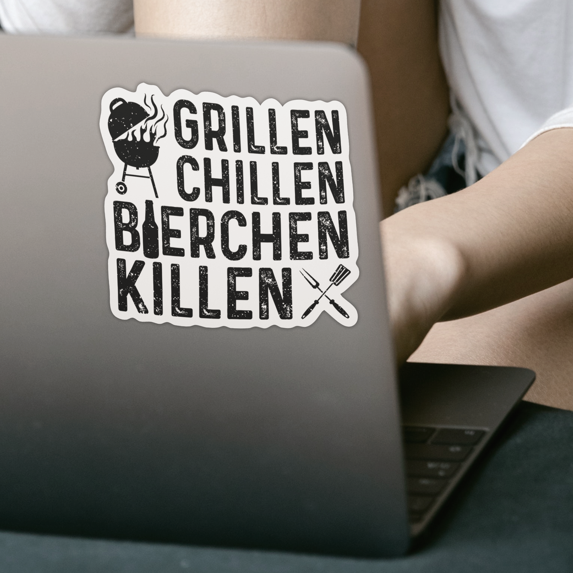 Grillen Chillen Bierchen Killen Sticker - DESIGNSBYJNK5.COM