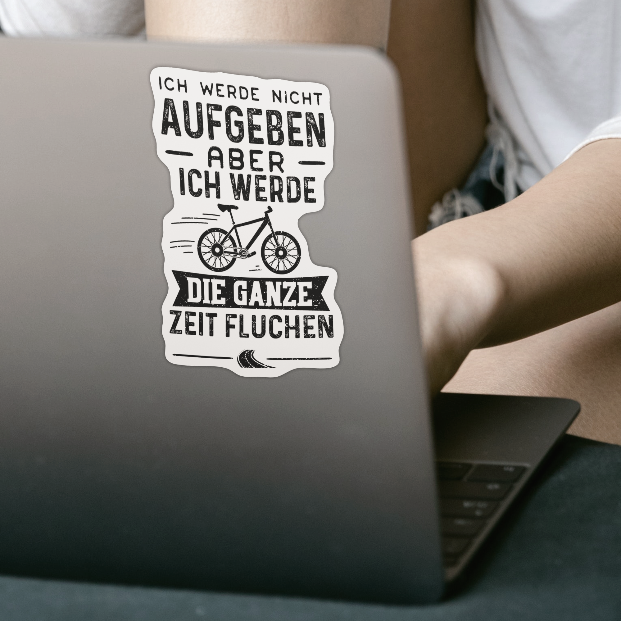 Ich Werde Nicht Aufgeben Aber Ich Werde Die Ganze Zeit Fluchen Sticker - DESIGNSBYJNK5.COM
