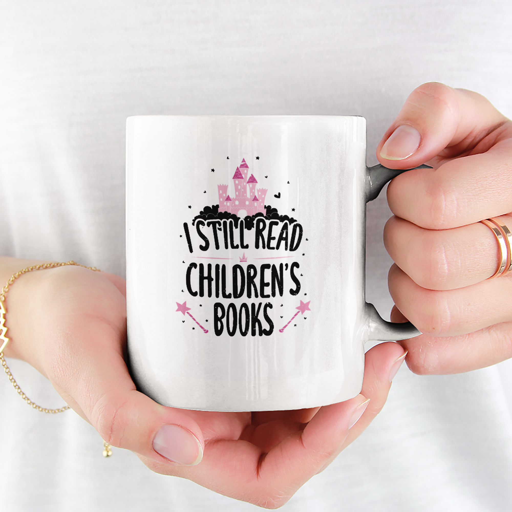 I Still Read Children's Books Tasse (Unisex) - DESIGNSBYJNK5.COM