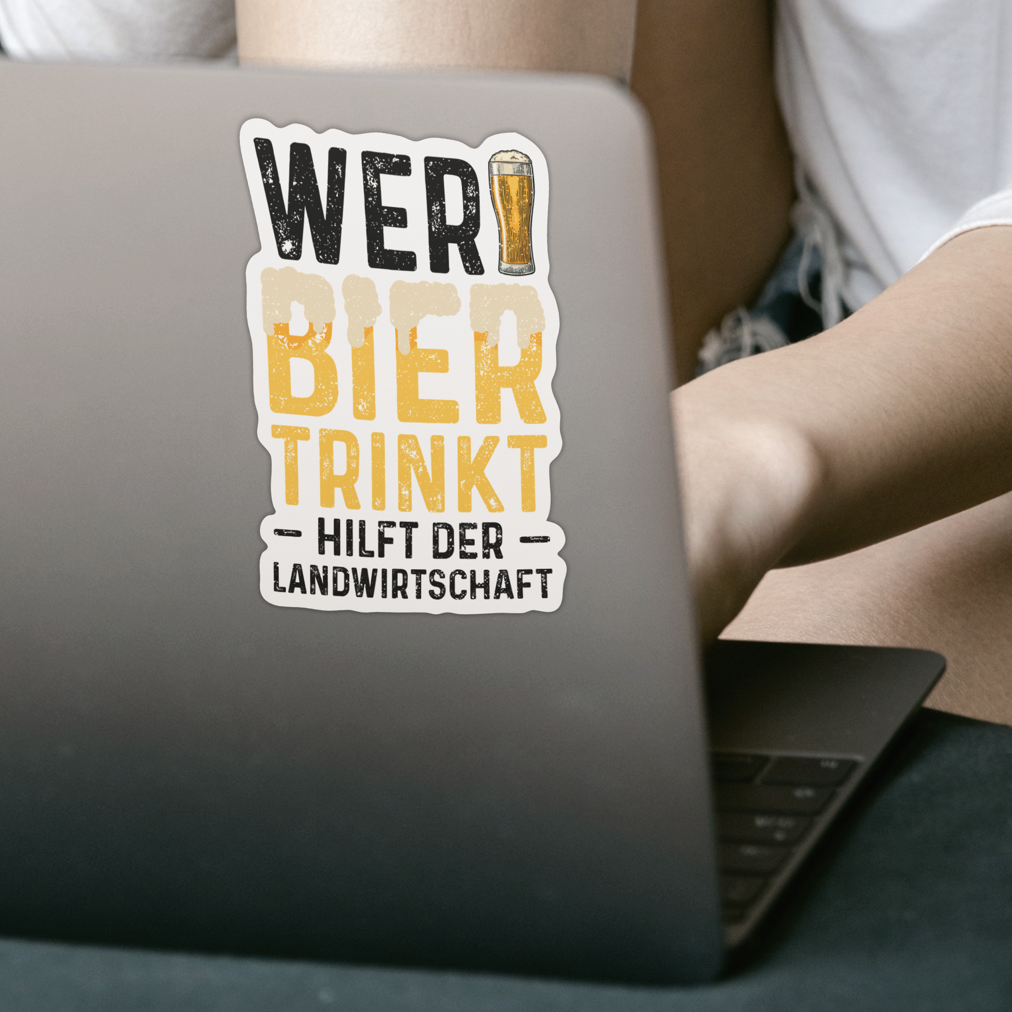 Wer Bier Trinkt Hilft Der Landwirtschaft Sticker - DESIGNSBYJNK5.COM