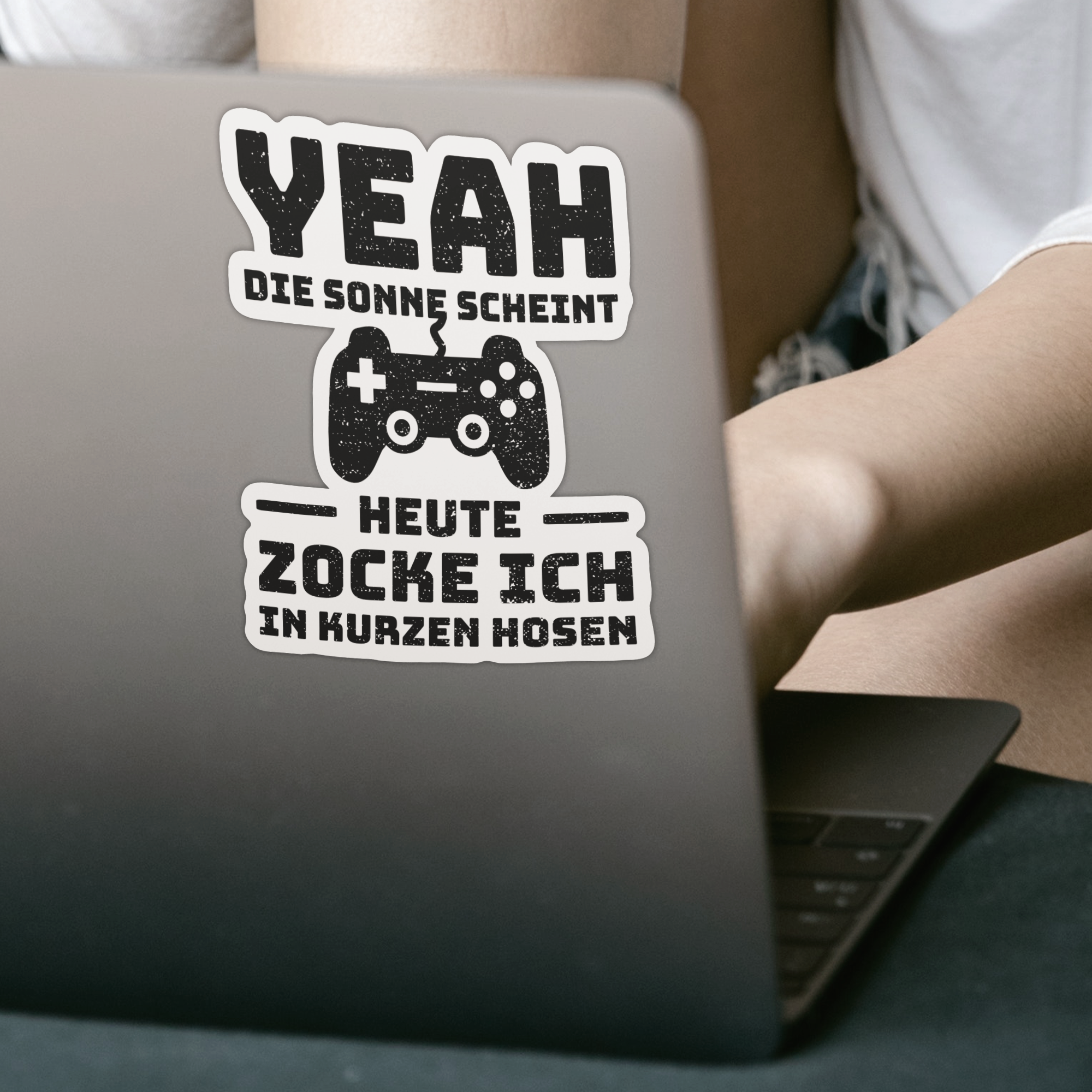 Yeah Die Sonne Scheint Ich Zocke Heute In Kurzen Hosen Sticker - DESIGNSBYJNK5.COM