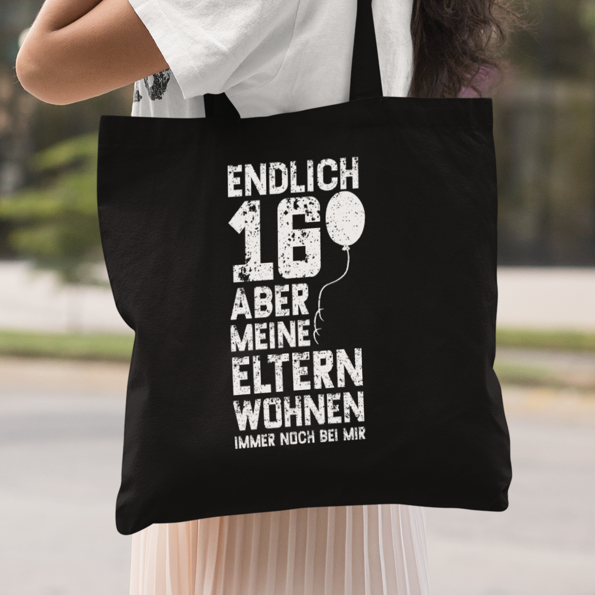 Endlich 16 Aber Meine Eltern Wohnen Immer Noch Bei Mir Stoffbeutel - DESIGNSBYJNK5.COM