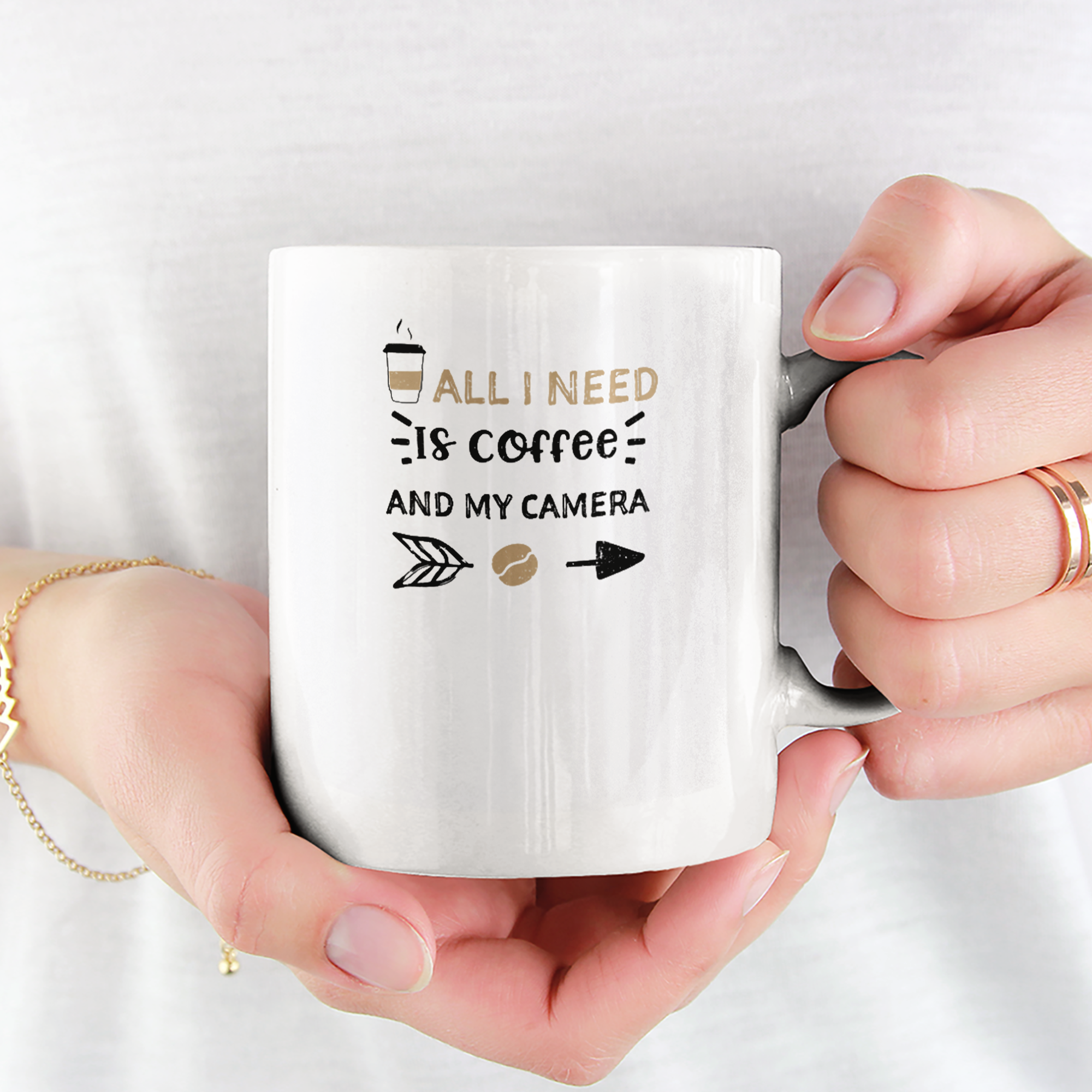 All I Need Is Coffee And My Camera Tasse - DESIGNSBYJNK5.COM