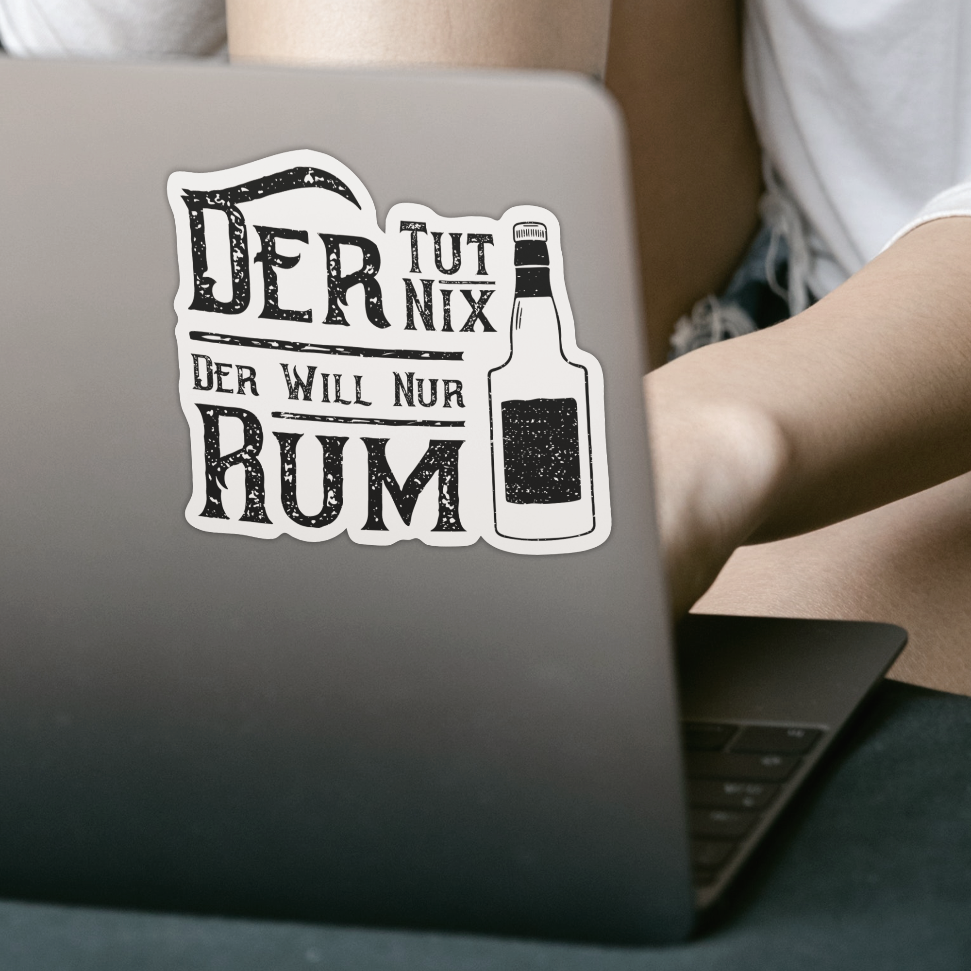 Der Tut Nichts Der Will Nur Rum Sticker - DESIGNSBYJNK5.COM