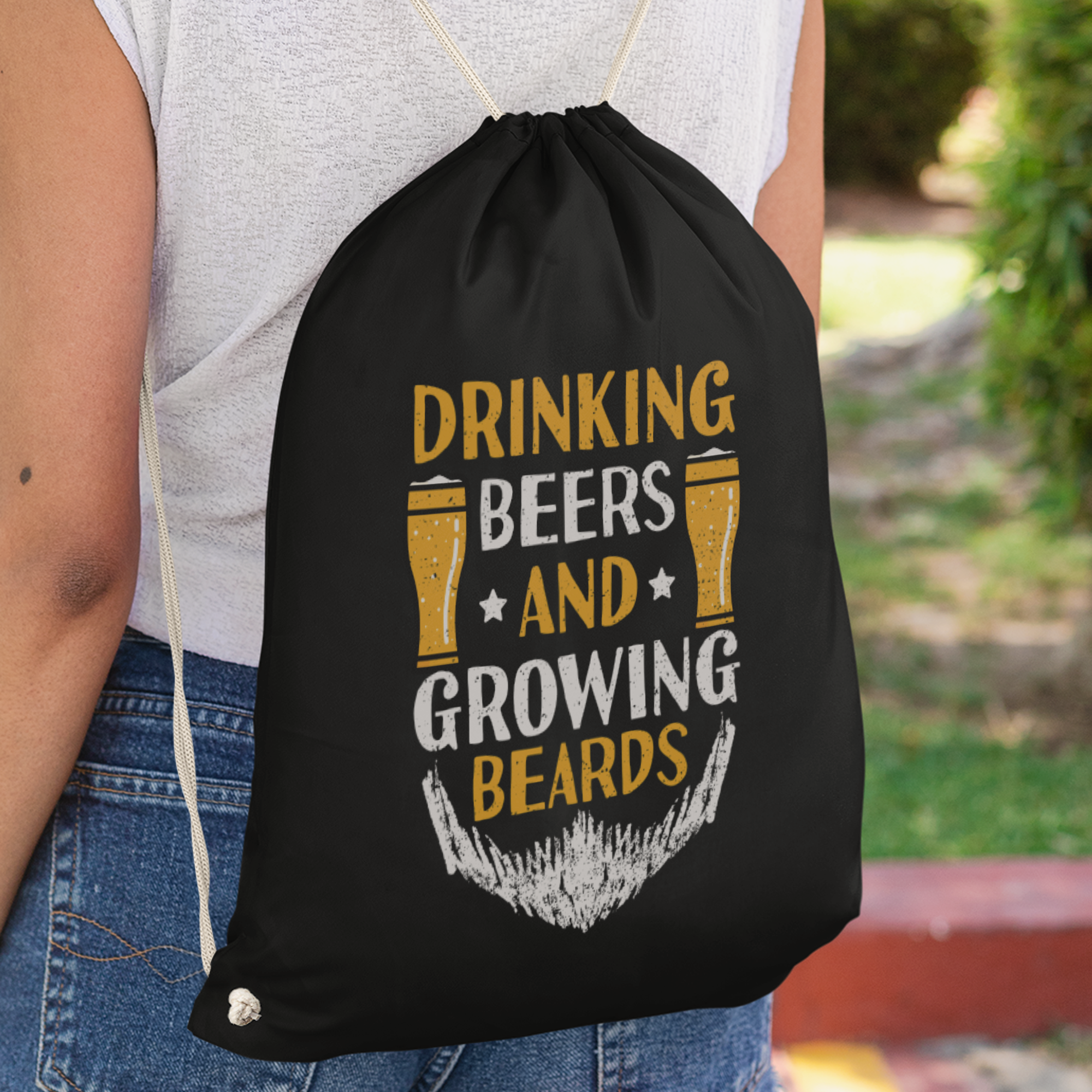 Drinking Beers And Growing Beards Turnbeutel - DESIGNSBYJNK5.COM