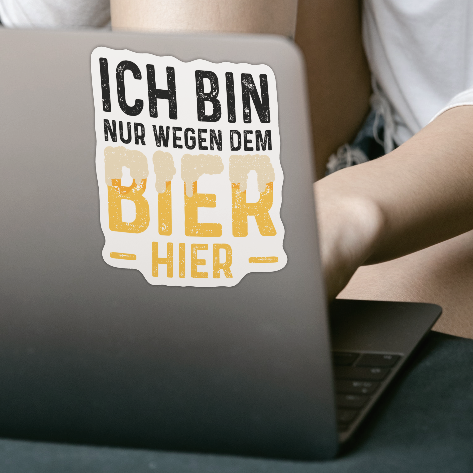 Ich Bin Nur Wegen Dem Bier Hier Sticker - DESIGNSBYJNK5.COM