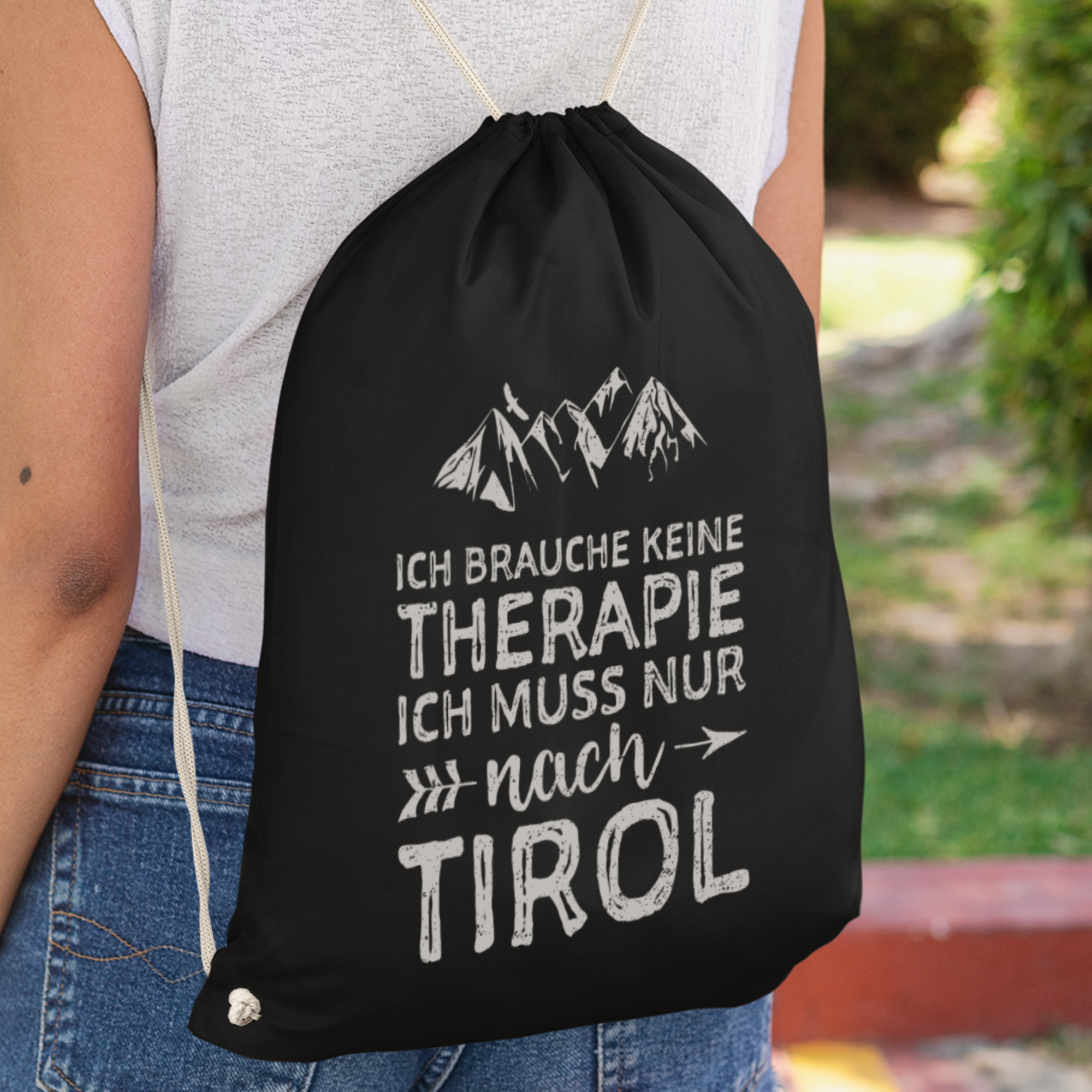 Ich Brauche Keine Therapie Ich Muss Nur Nach Tirol Turnbeutel - DESIGNSBYJNK5.COM