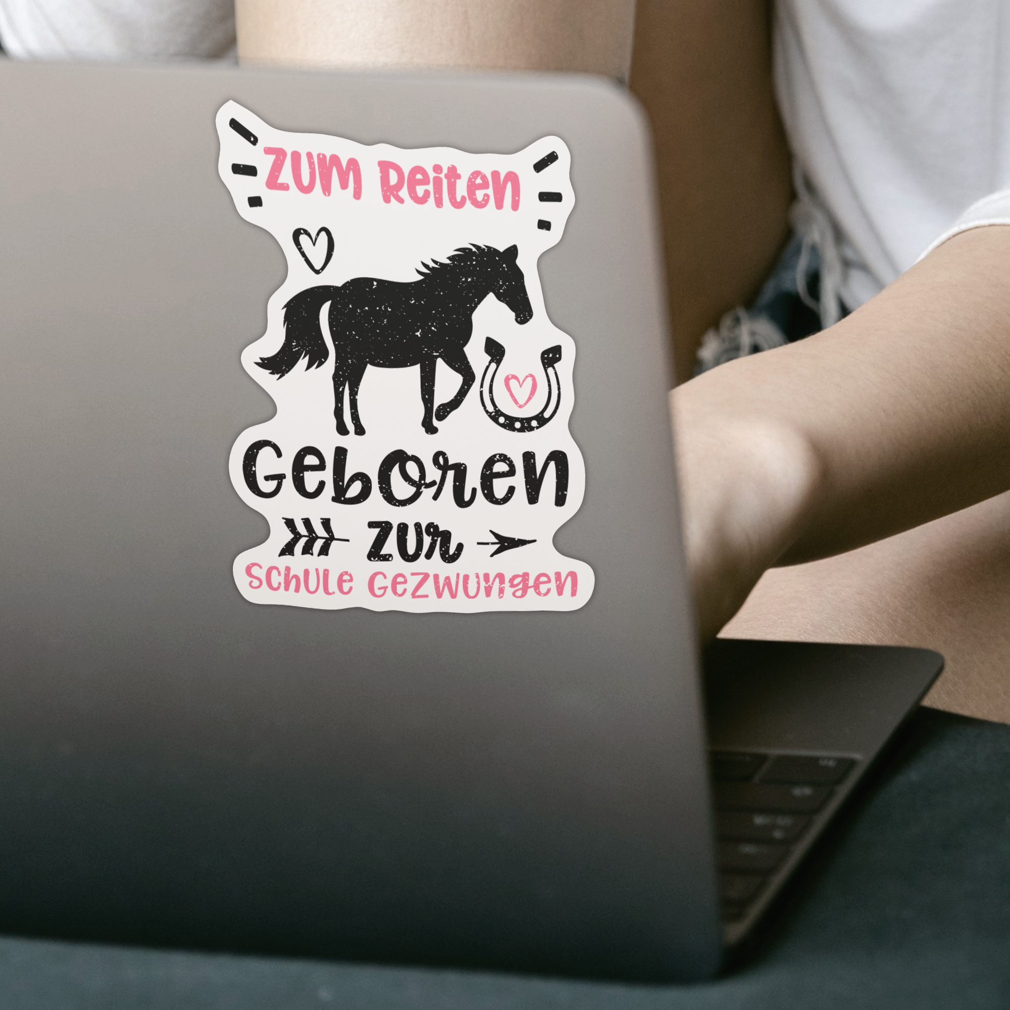 Zum Reiten Geboren Zur Schule Gezwungen Sticker - DESIGNSBYJNK5.COM