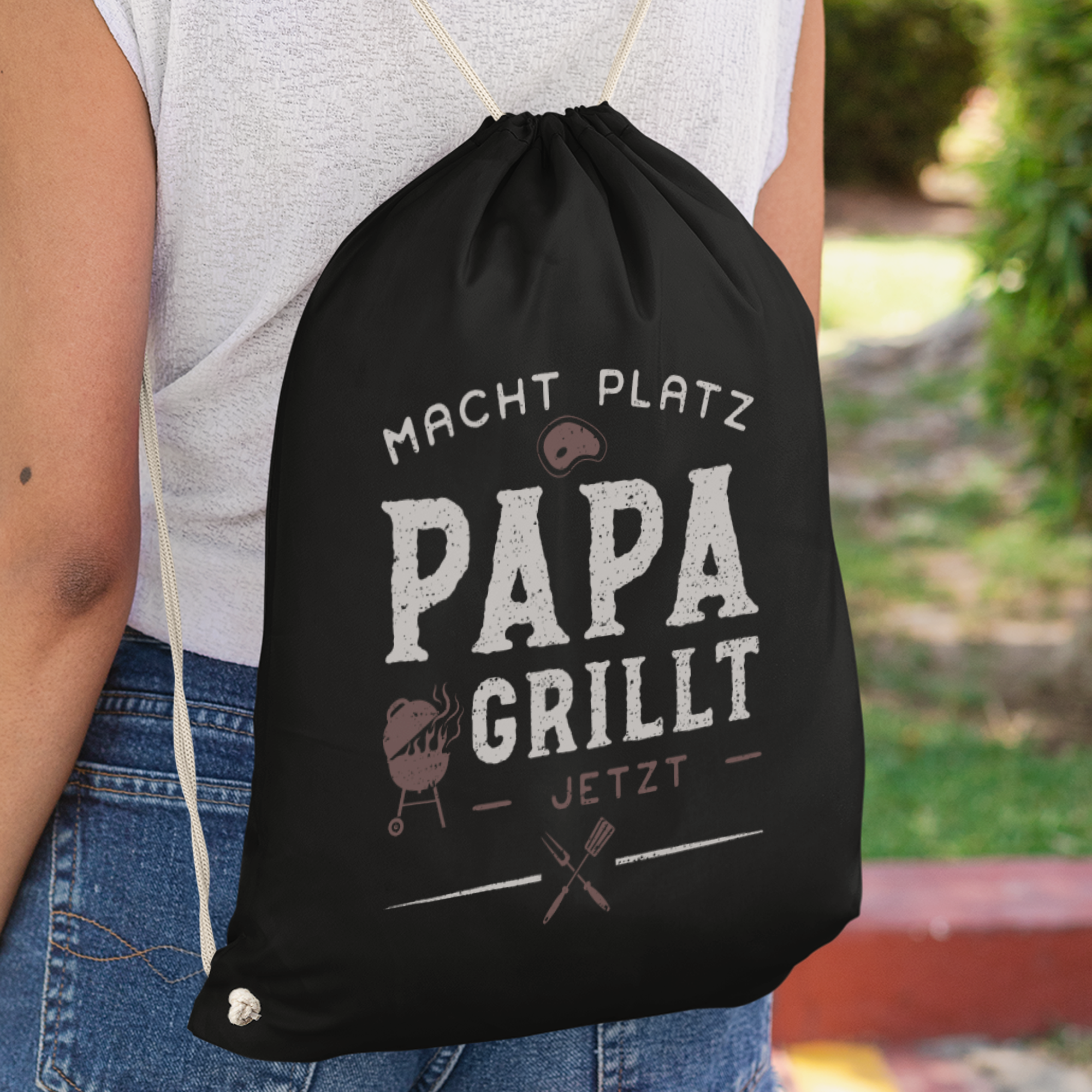 Macht Platz Papa Grillt Jetzt Turnbeutel - DESIGNSBYJNK5.COM