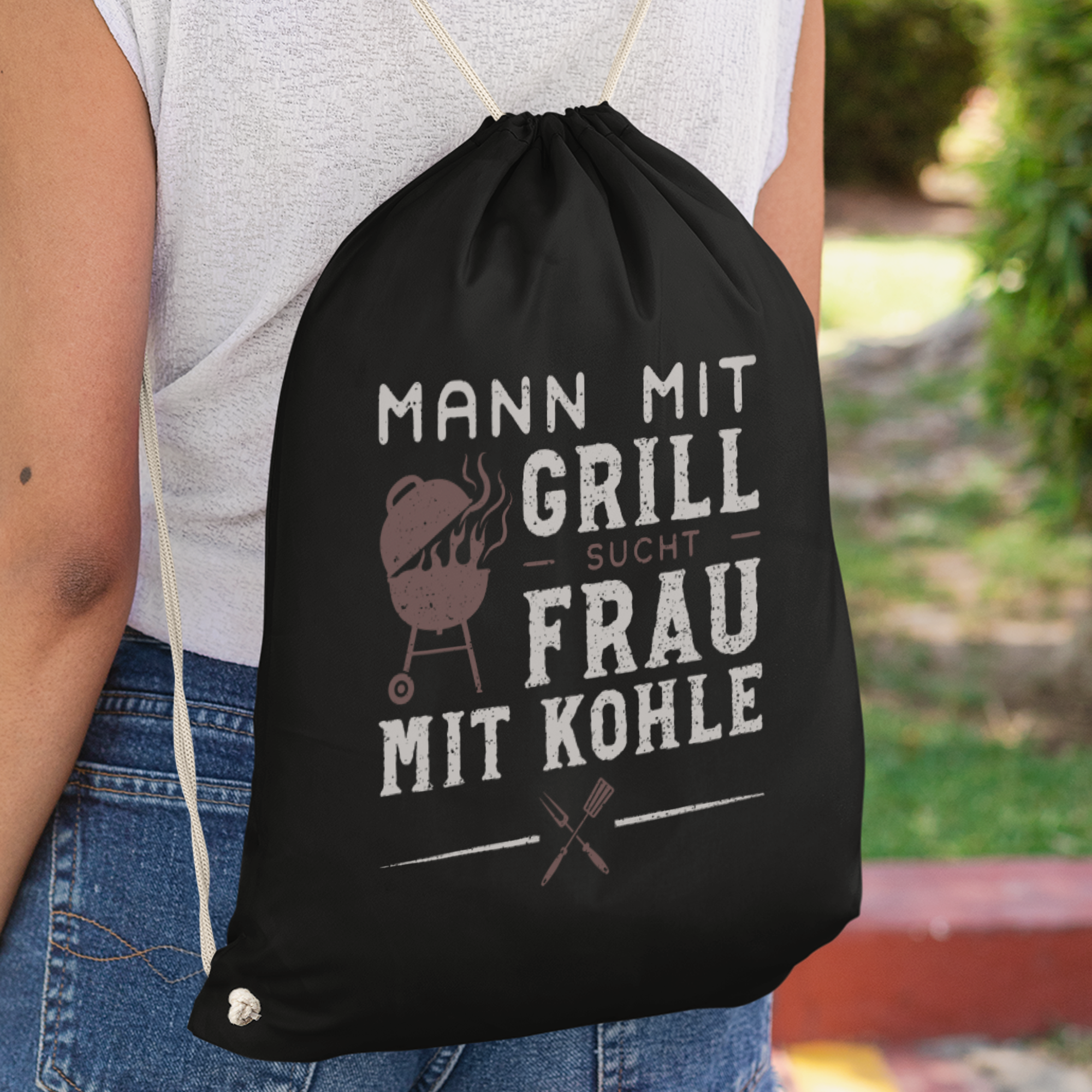 Mann Mit Grill Sucht Frau Mit Kohle Turnbeutel - DESIGNSBYJNK5.COM