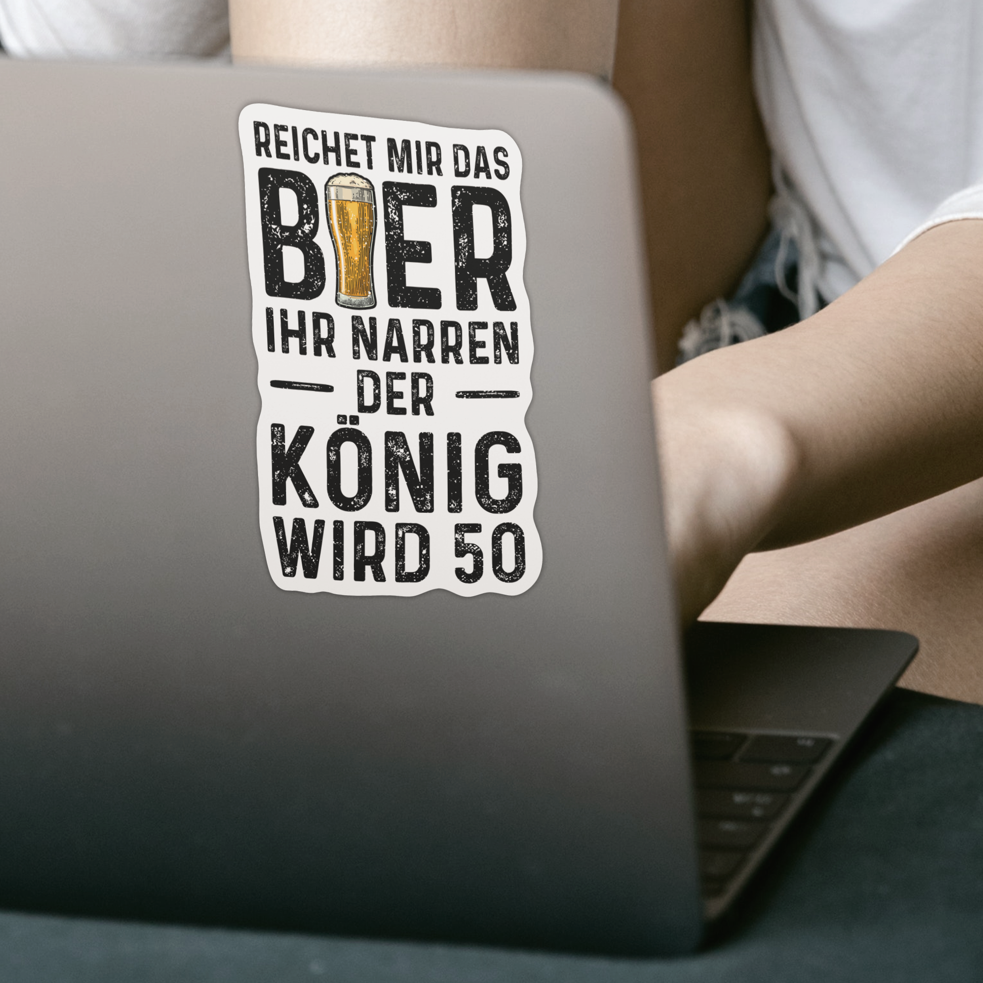 Reichet Mir Das Bier Ihr Narren Der König Wird 50 Sticker - DESIGNSBYJNK5.COM