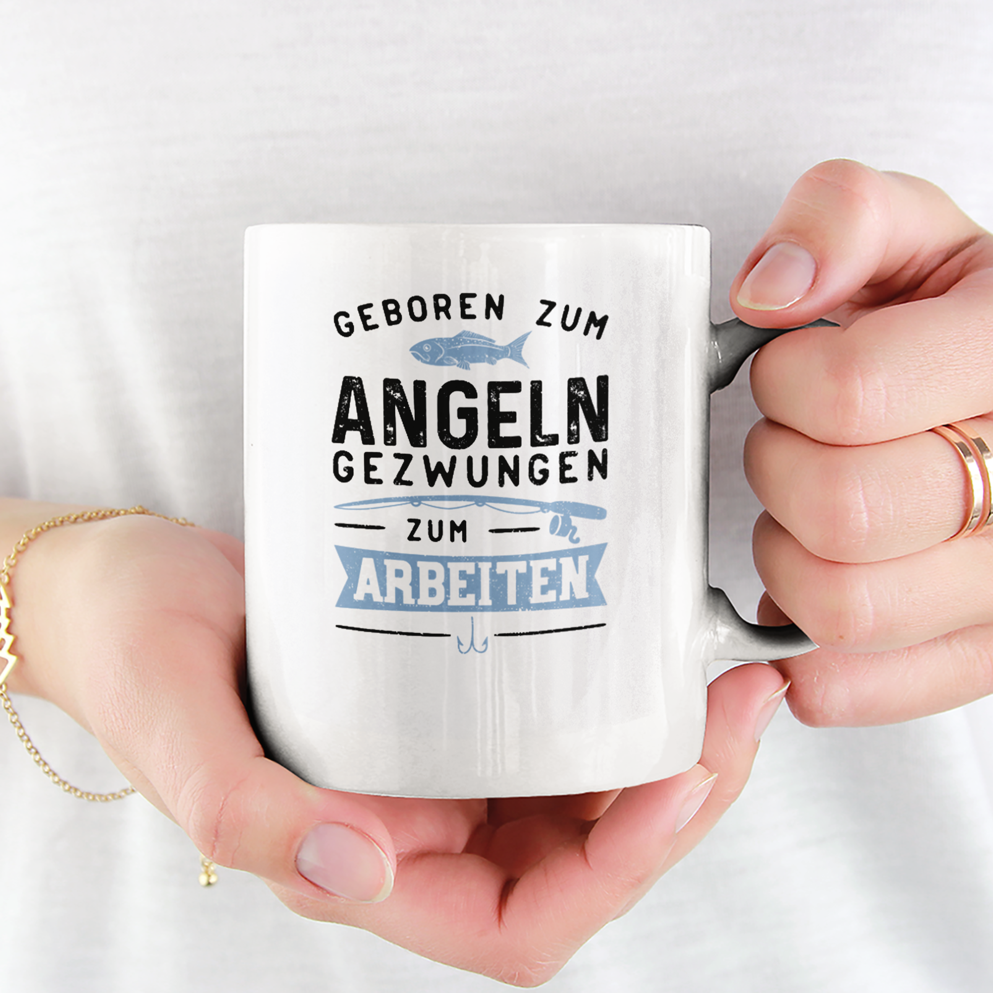 Geboren Zum Angeln Gezwungen Zum Arbeiten Tasse (Unisex) - DESIGNSBYJNK5.COM