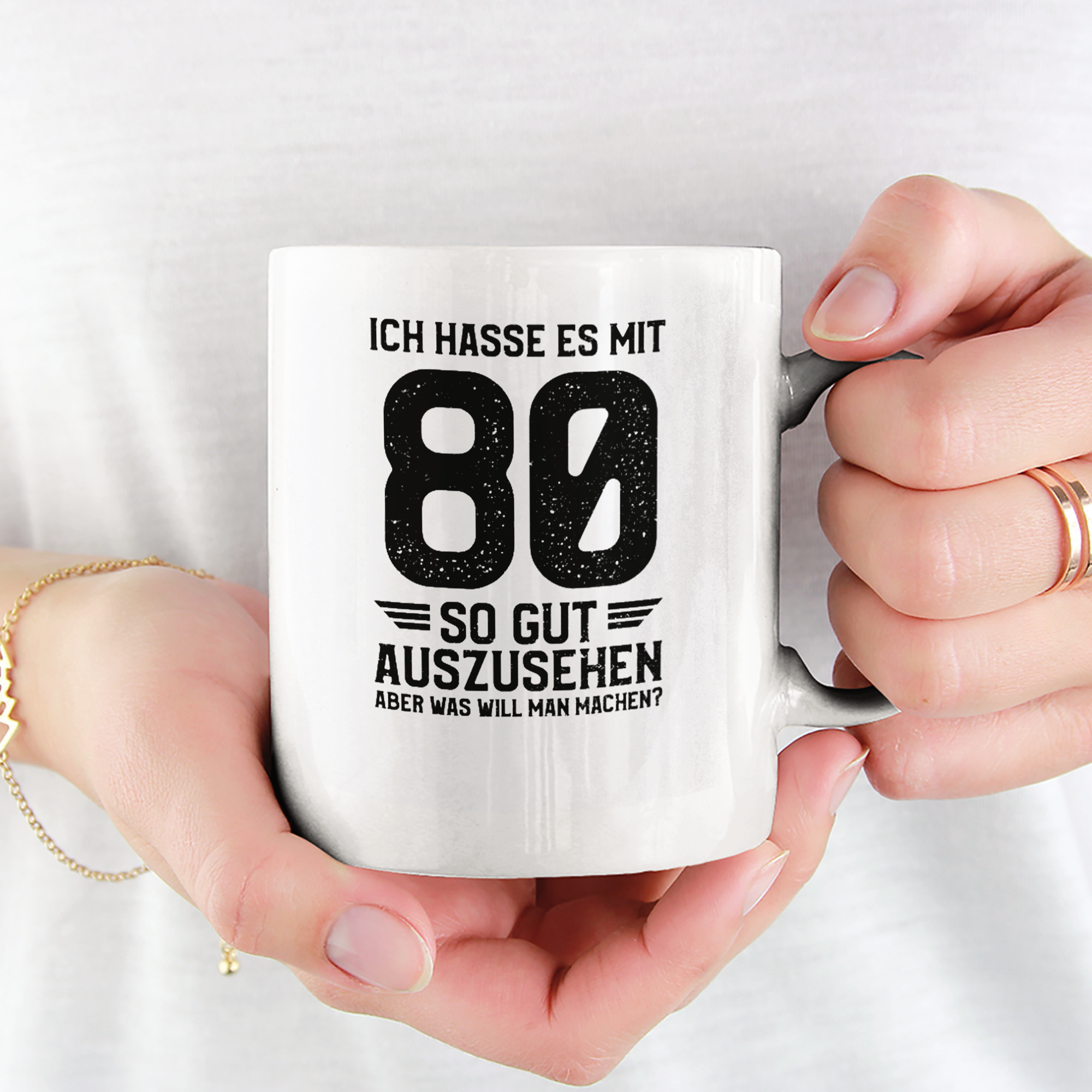 Ich Hasse Es Mit 80 So Gut Auszusehen Tasse (Unisex) - DESIGNSBYJNK5.COM