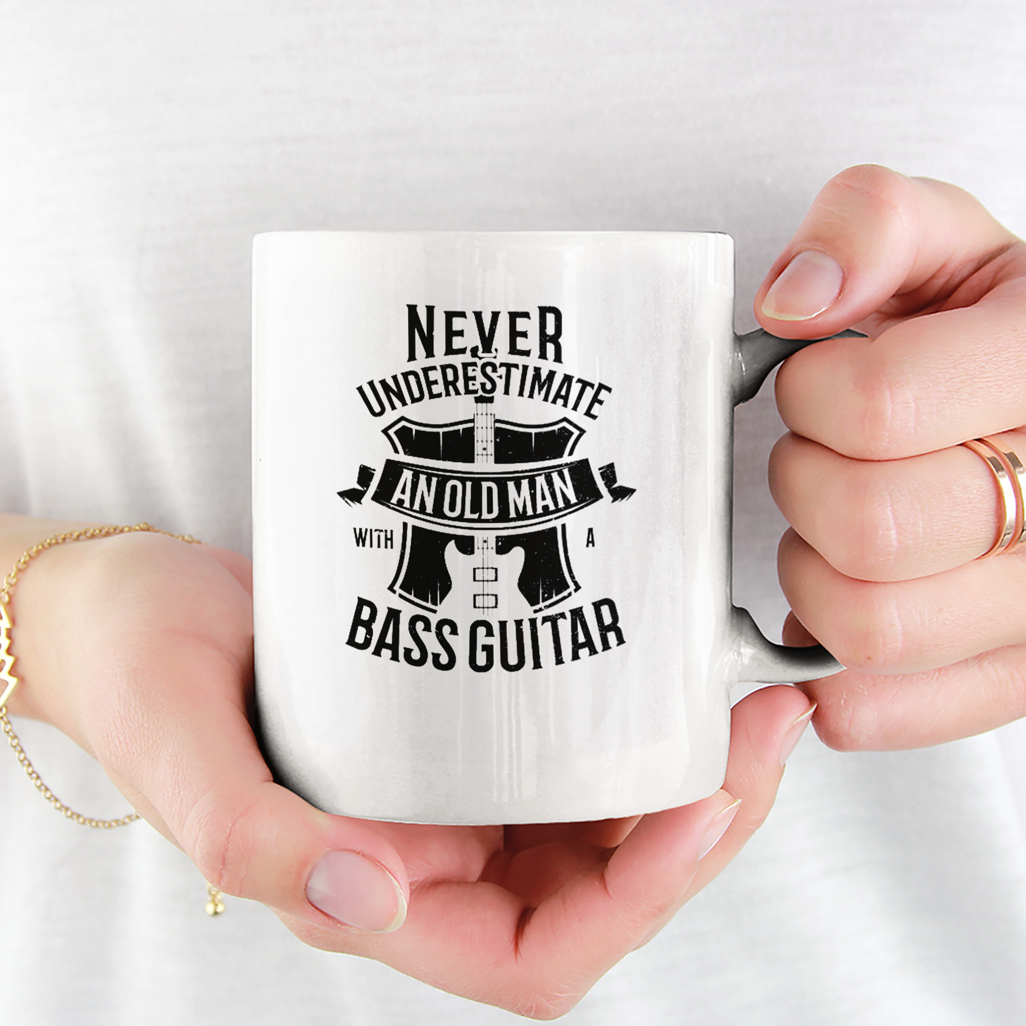 Never Underestimate An Old Man With A Bass Guitar Tasse - DESIGNSBYJNK5.COM