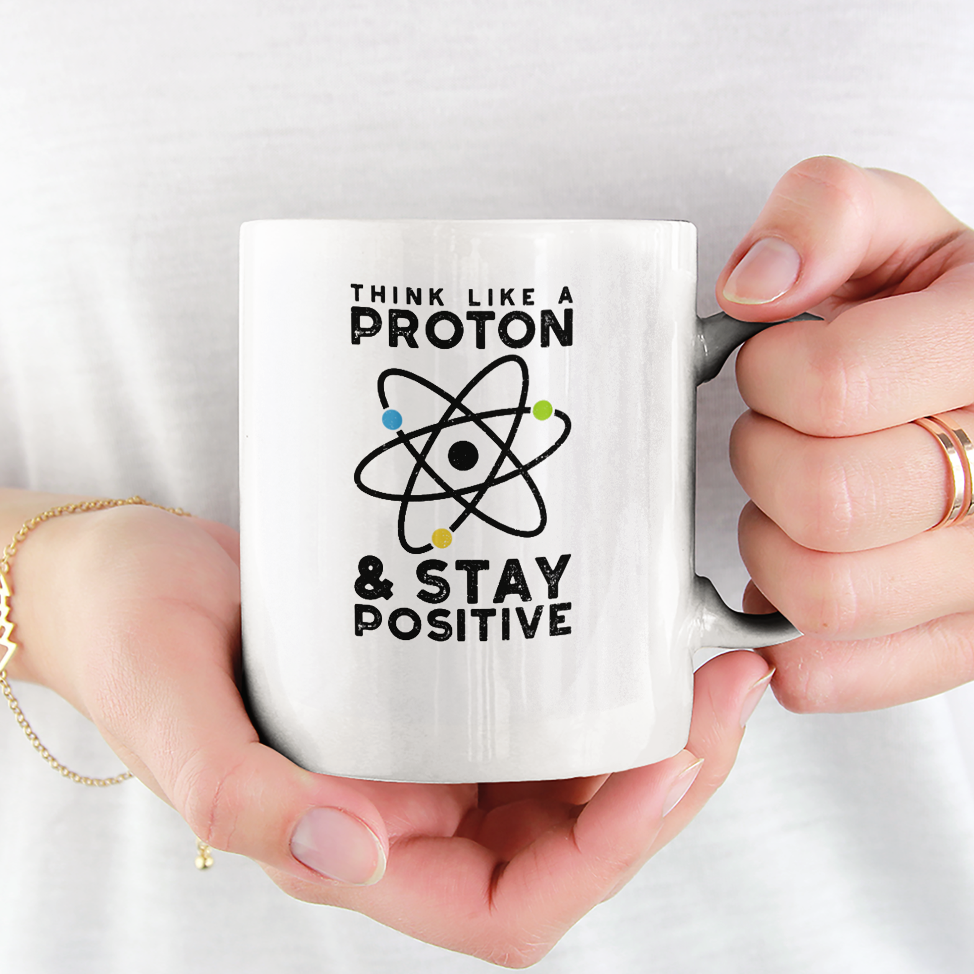 Think Like A Proton Stay Positive Tasse (Unisex) - DESIGNSBYJNK5.COM