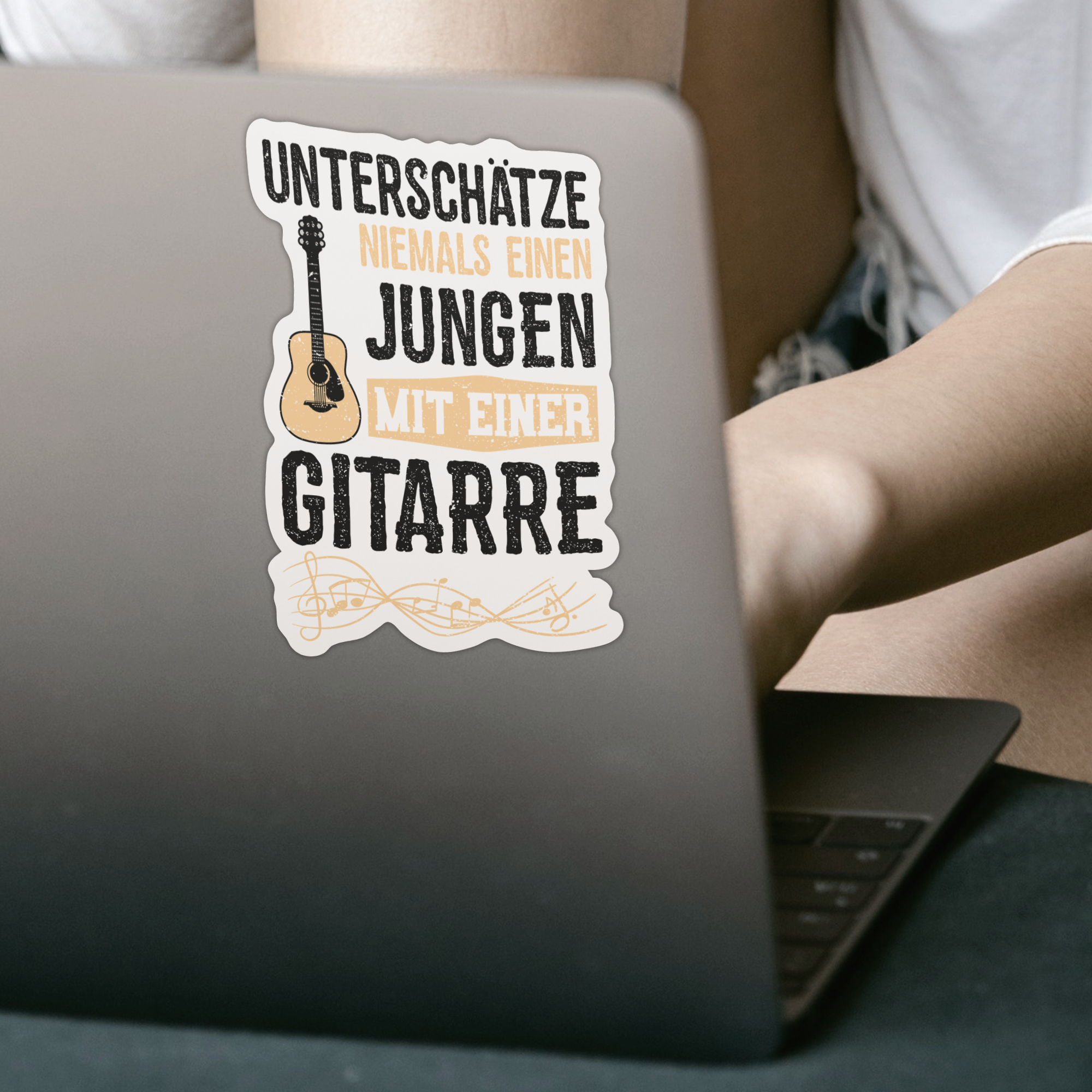 Unterschätze Niemals Einen Jungen Mit Einer Gitarre Sticker - DESIGNSBYJNK5.COM