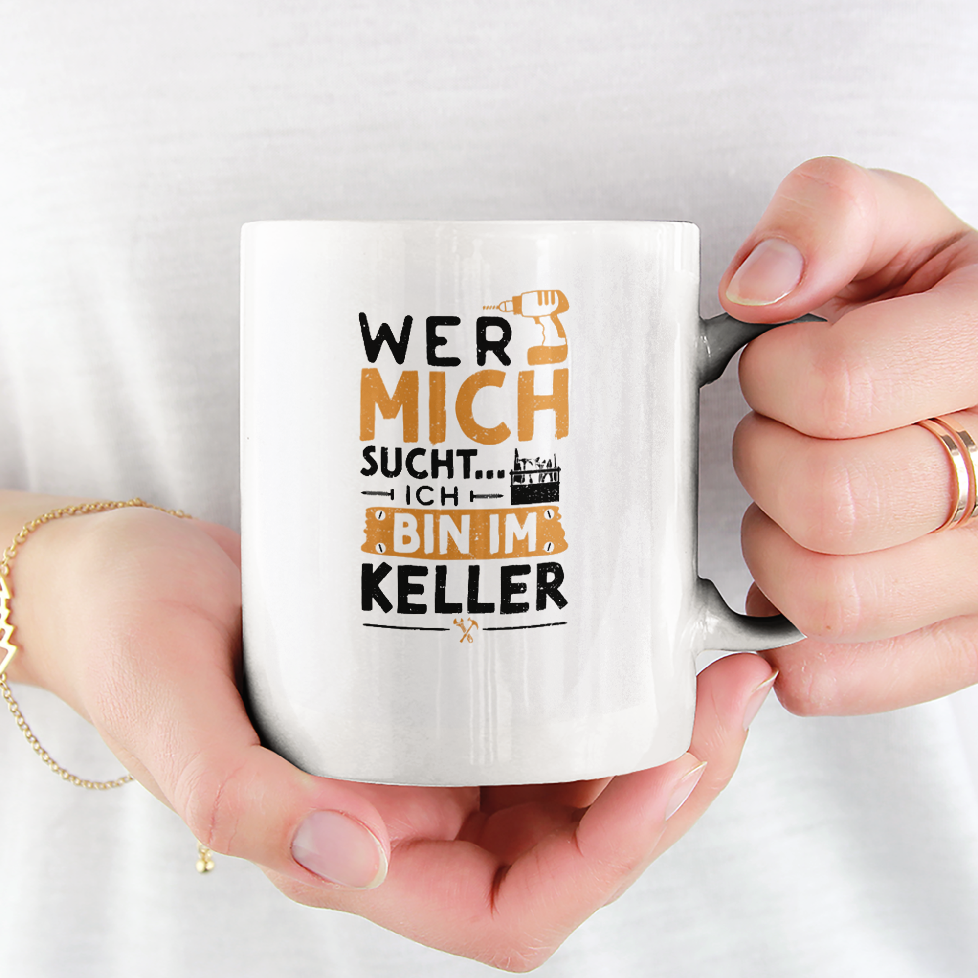 Wer Mich Sucht Ich Bin Im Keller Tasse (Unisex) - DESIGNSBYJNK5.COM