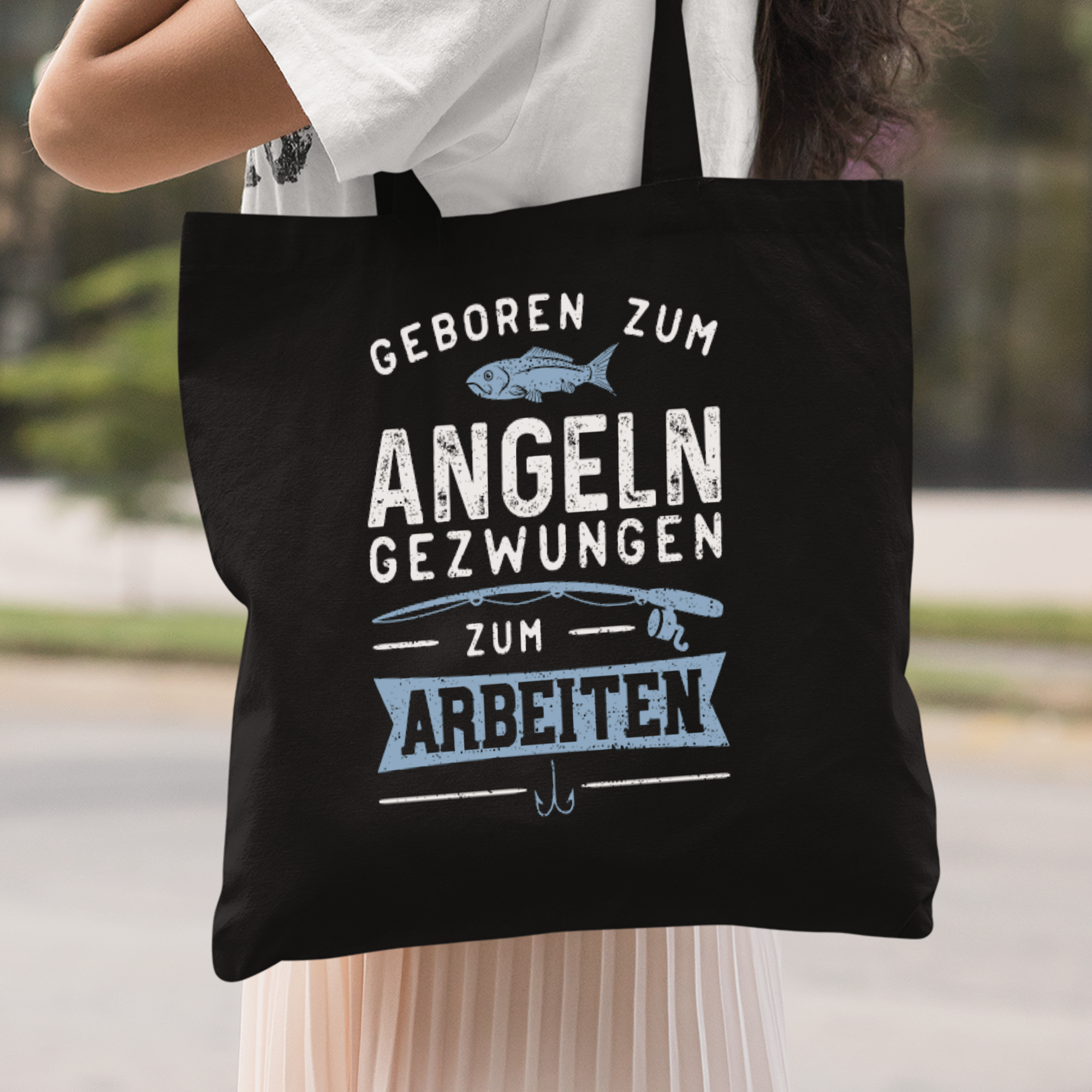 Geboren Zum Angeln Gezwungen Zum Arbeiten Stoffbeutel - DESIGNSBYJNK5.COM